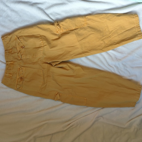 Universal Thread Women's Mustard Cargo Pants - Picture 2 of 3